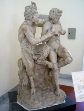 Photo d'une statue du dieu Pan